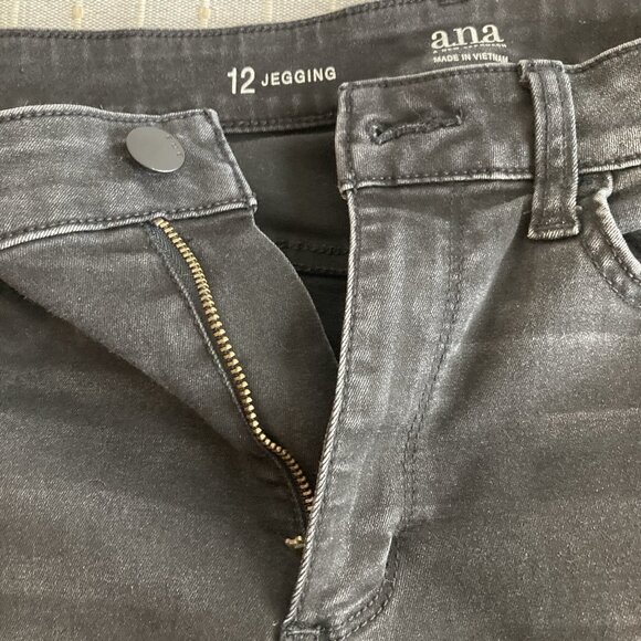 A.N.A  Womens Black Jeans Mid Rise Skinny Fit Jegging Distressed Size 12 - Picture 14 of 14